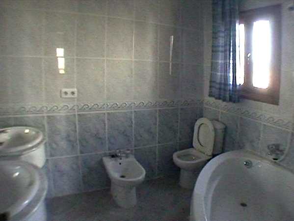 BfscSapphire-_Main_bathroom.JPG